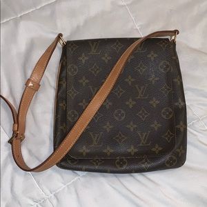 Louis Vuitton monogram mussette salsa